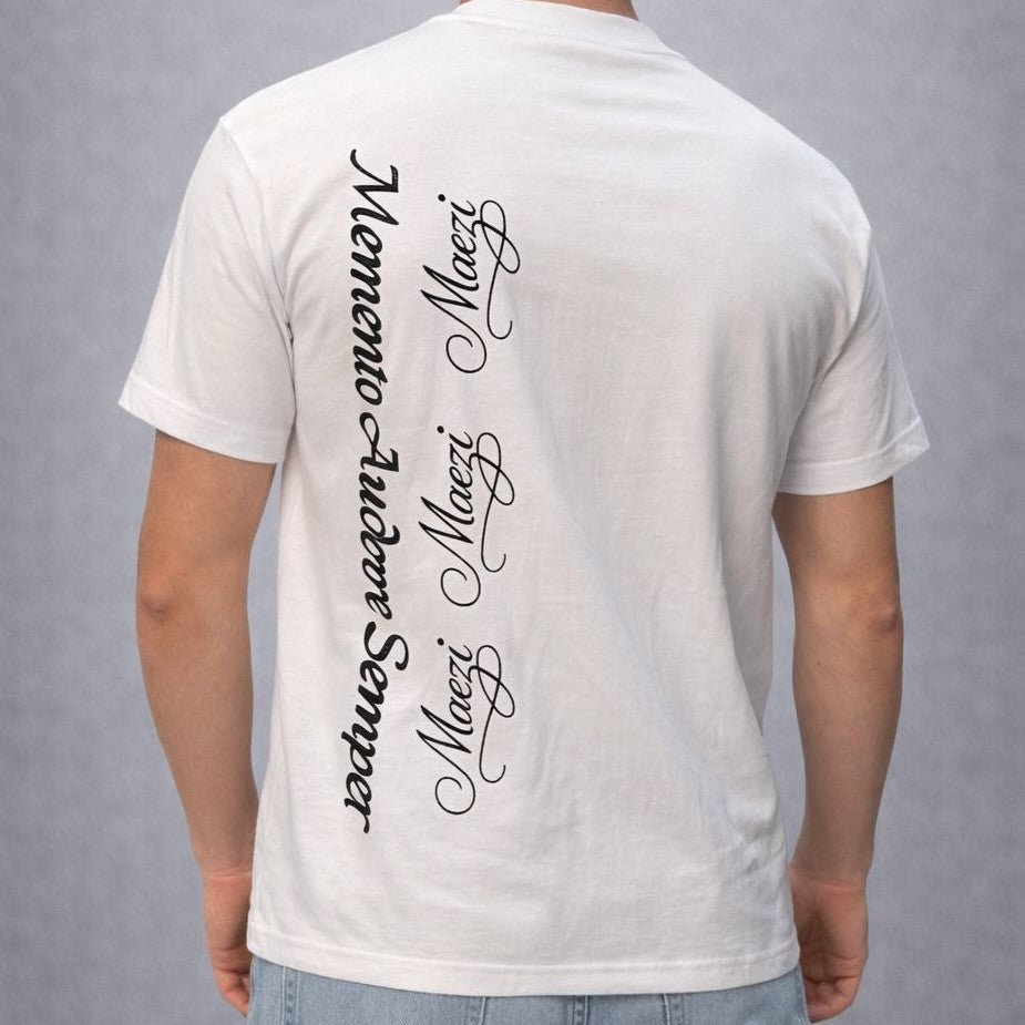 MAEZi luxe heren T-shirt wit Memento Audere Semper – voorkant gedragen